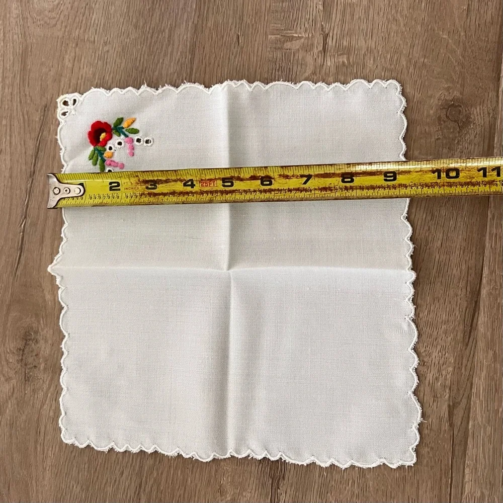 Vintage Square‎ White Linen Table Cloth Napkin Embroidered Flower 9.25”